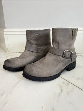 Frye Veronica Shearling Gray leather Pull On Low Heel Ankle Boot Women’s size 8